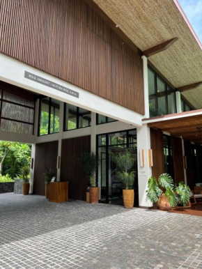 Rainforest Retreat with Two Queen Beds at Botanika